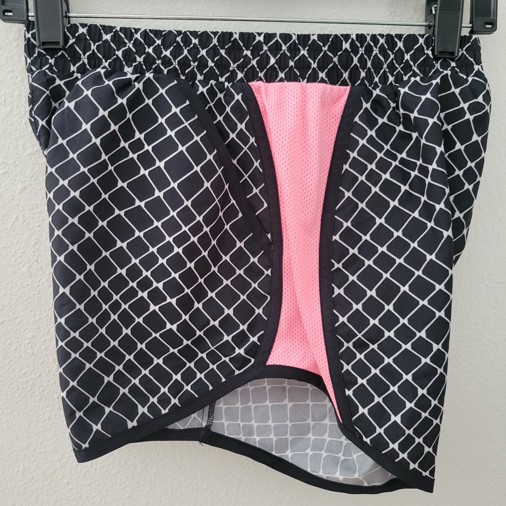Under Armour HeatGear Womens Black Pink Geometric Print Running Shorts Small - Picture 3 of 8